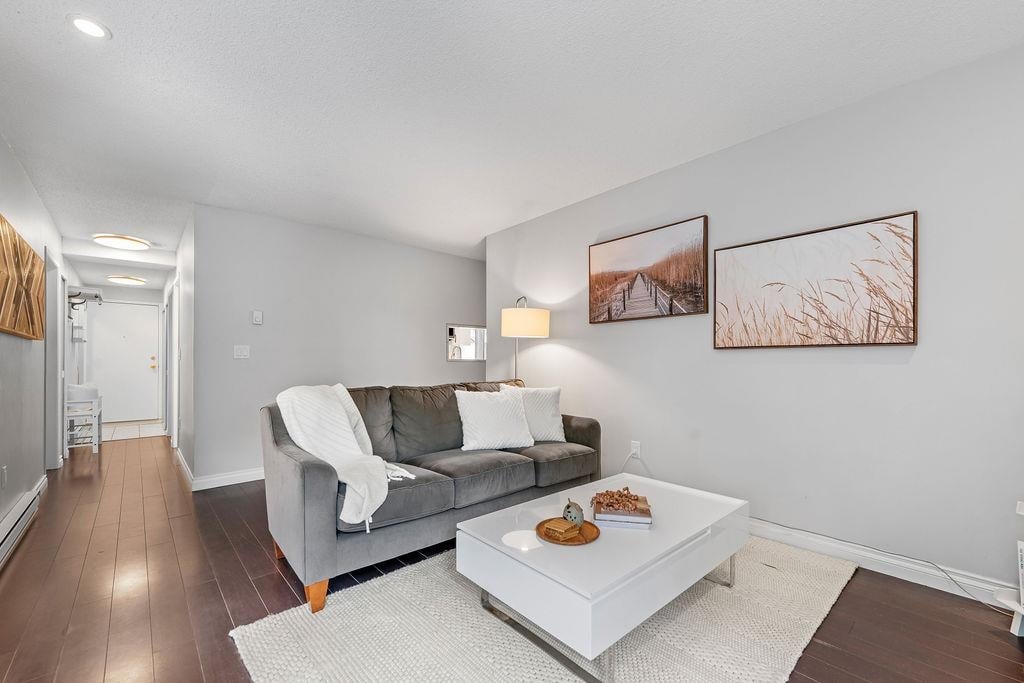 104-1345 W 4th Ave