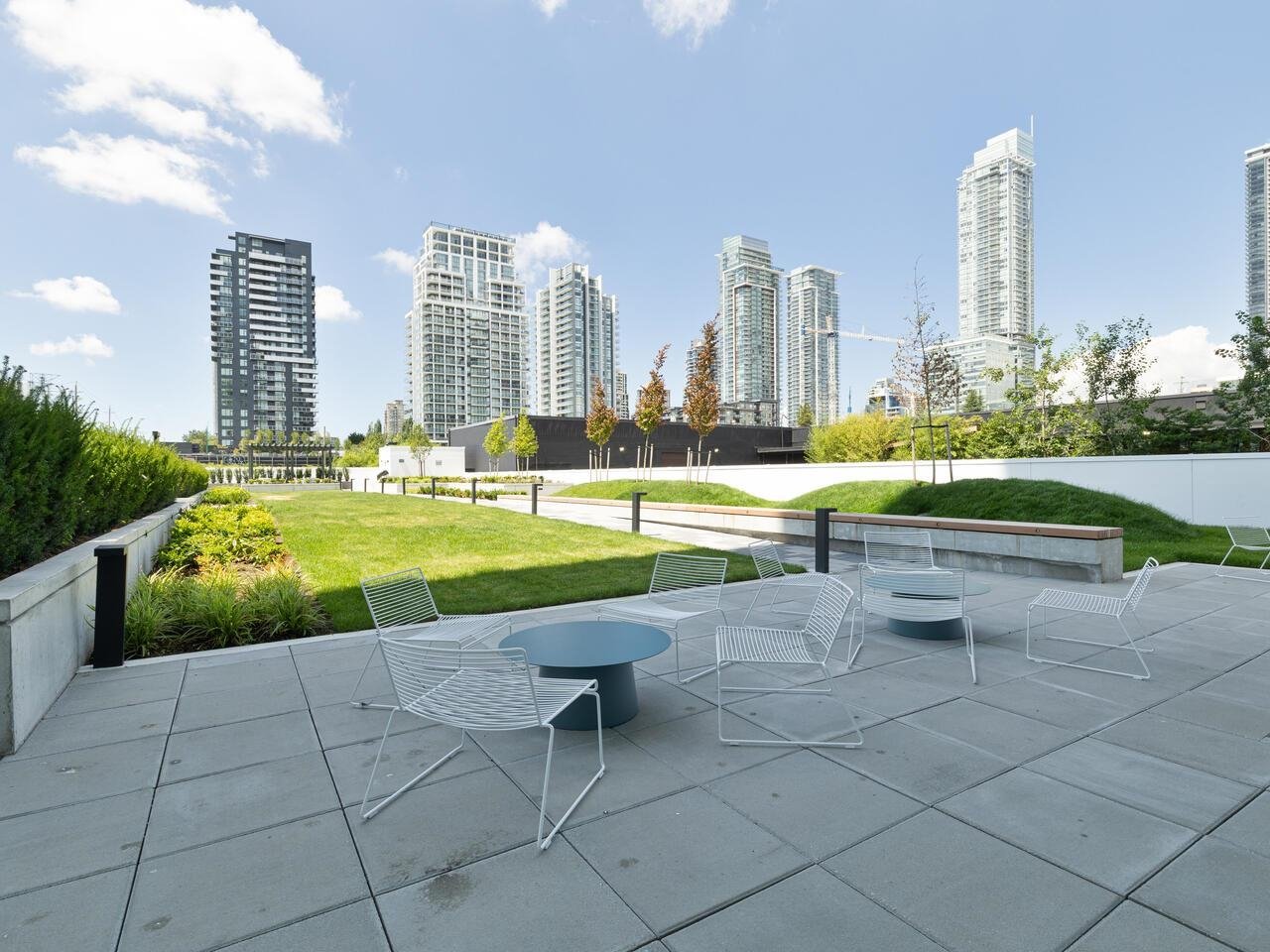 303-2425 Alpha Ave