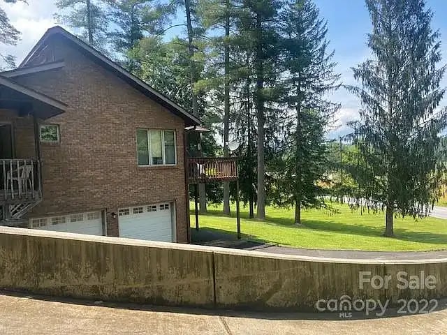 1506 Everett Rd