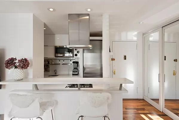 85 Eighth Ave. Unit: 2P