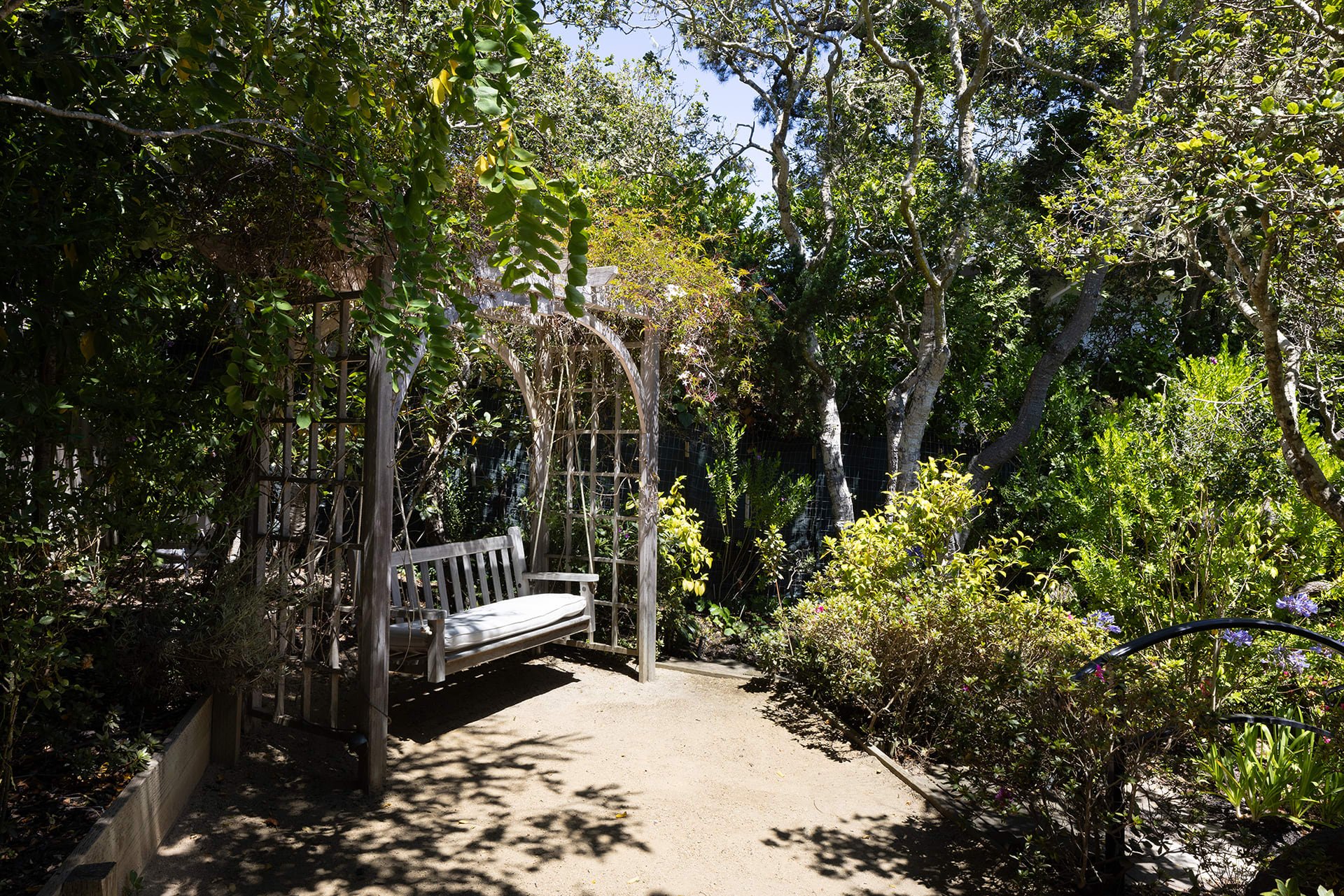 Spacious Monterey Haven - 450 Dry Creek Road