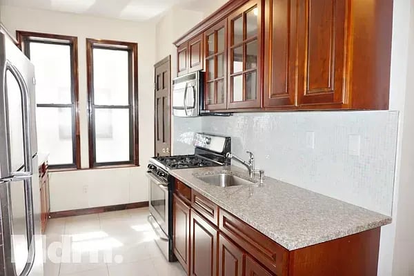 2170 East 9th Street Unit: 2