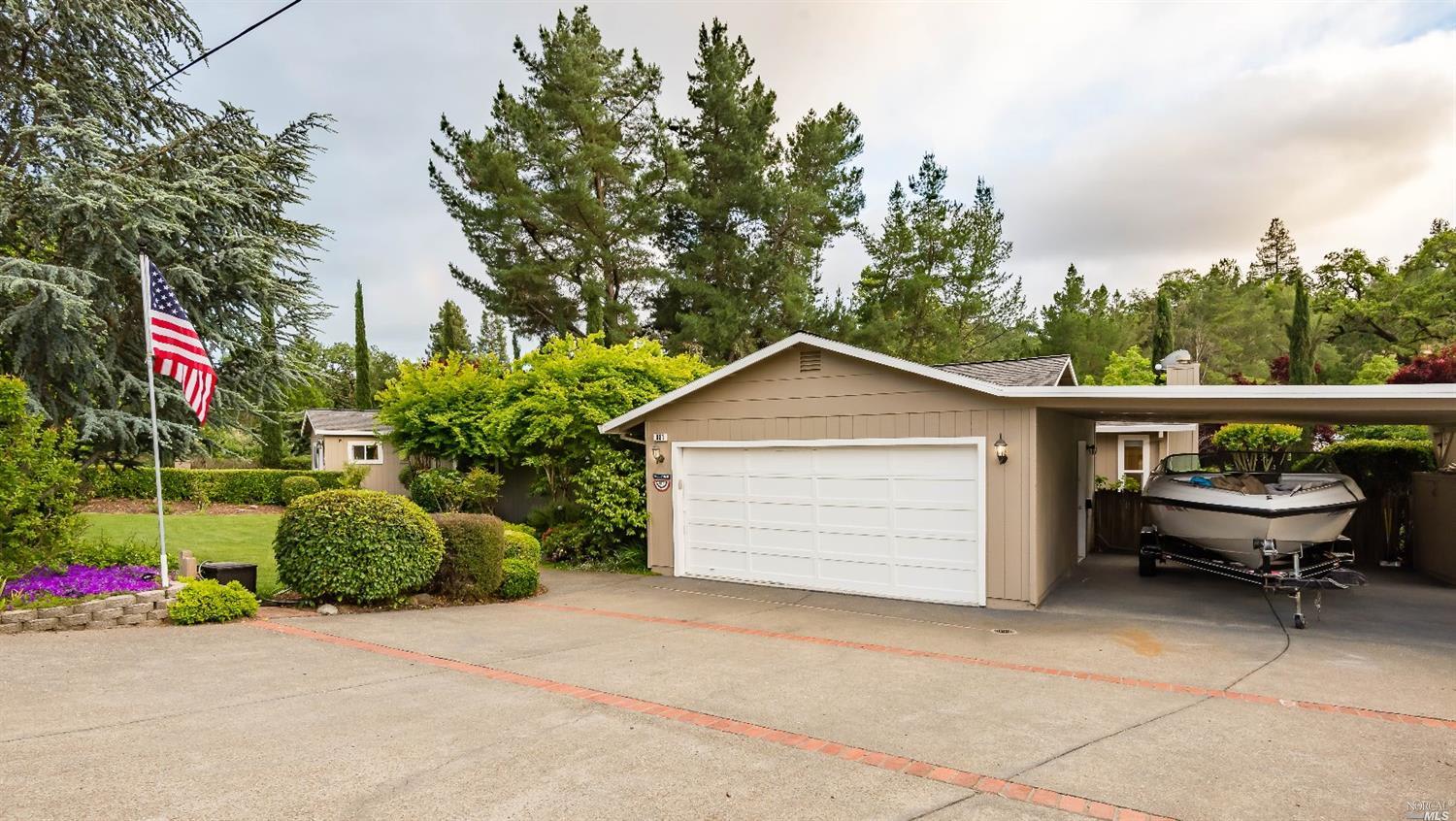 981 Riverside Dr
