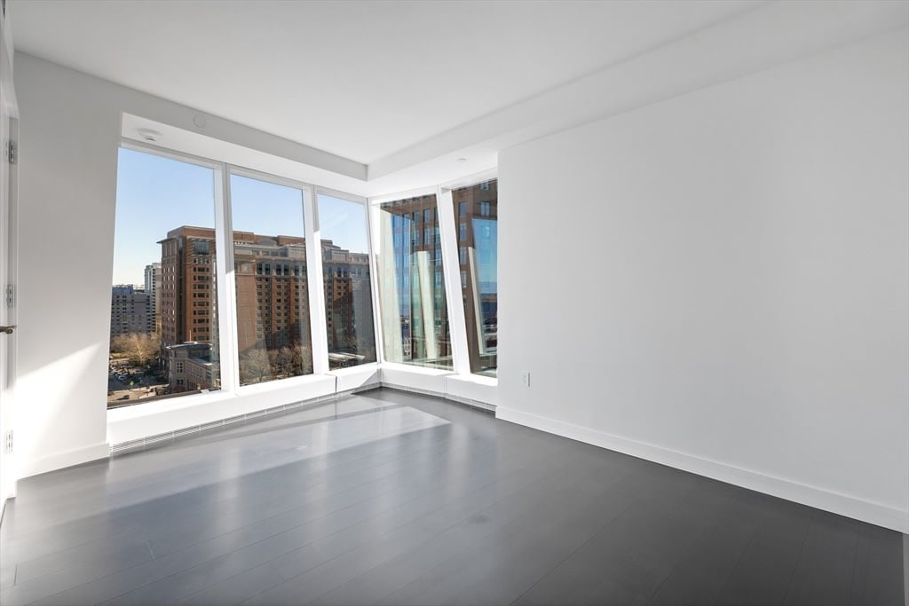 150 Seaport Blvd #15F