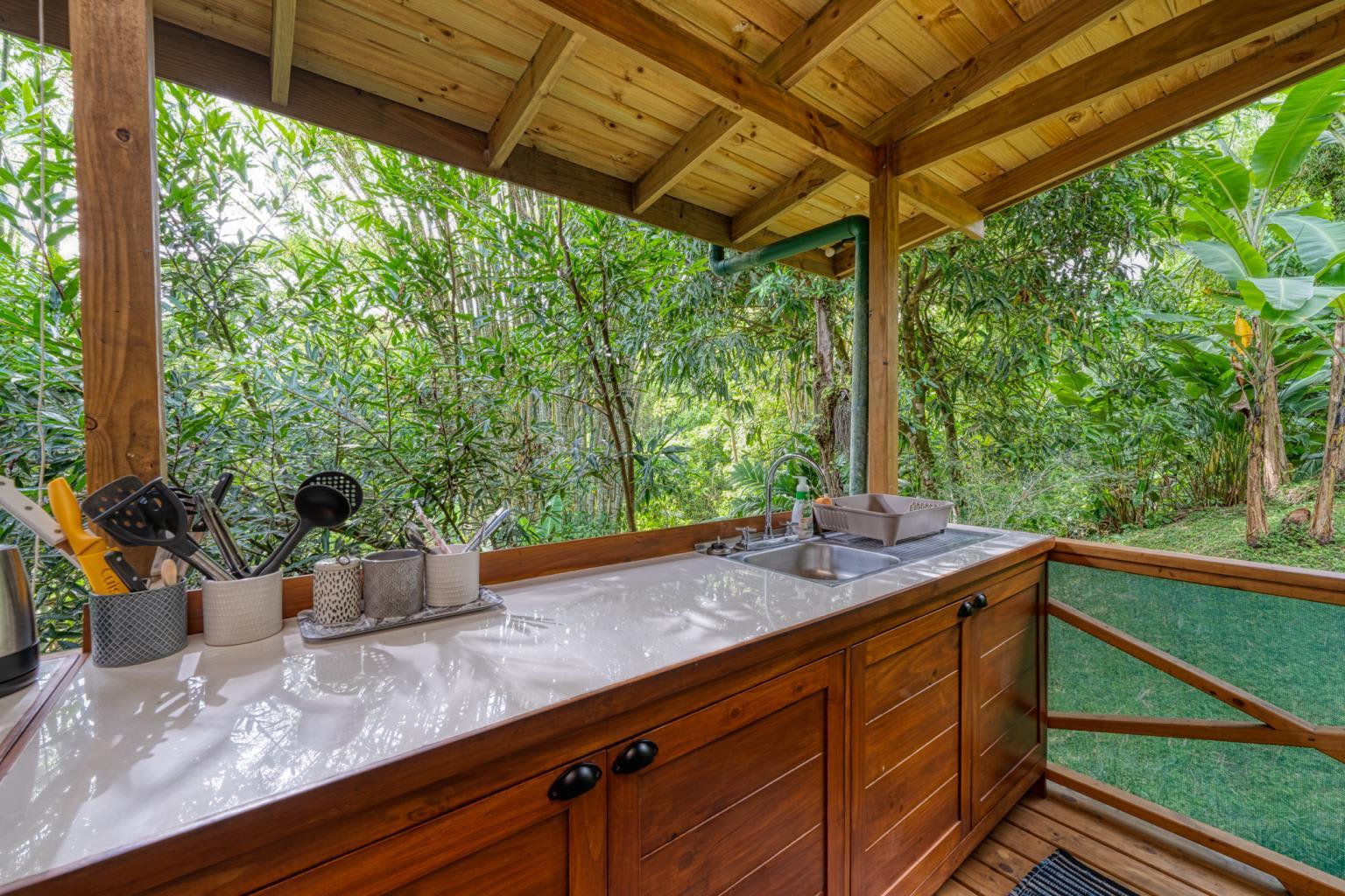 Exceptional Retreat Center on 62 Acre in Tinamastes