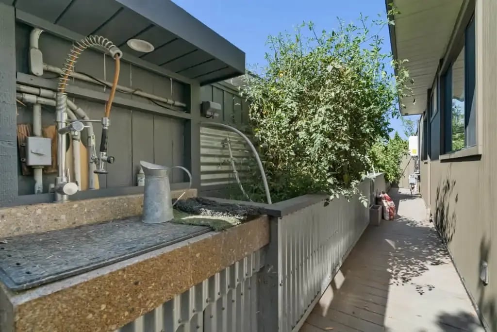 906 Hyde Avenue