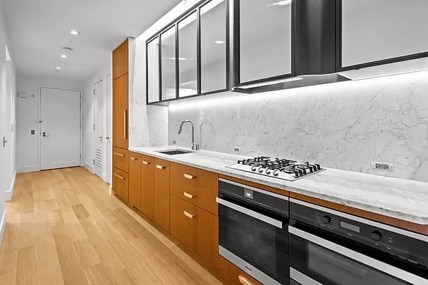 110 Charlton Street Unit: 10E
