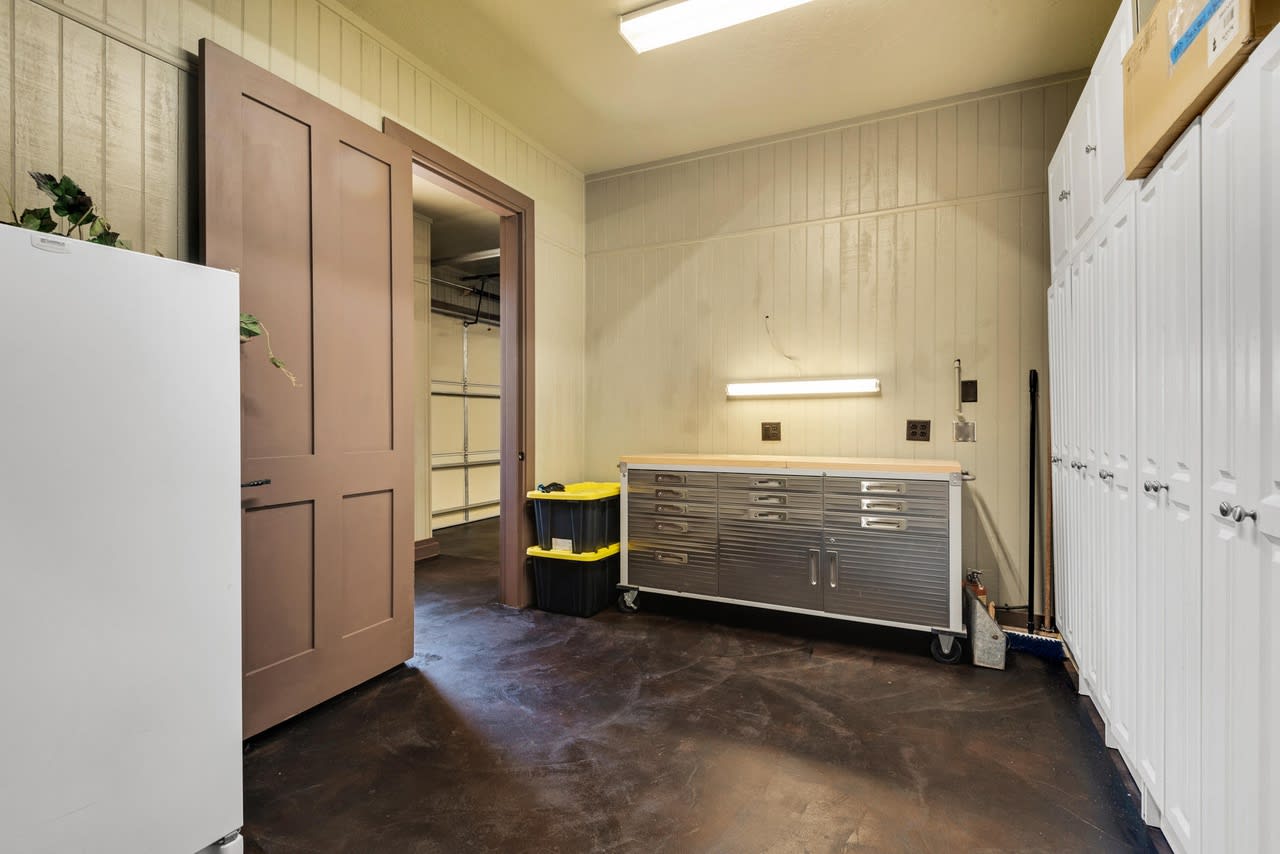 5236 Finisterre Drive