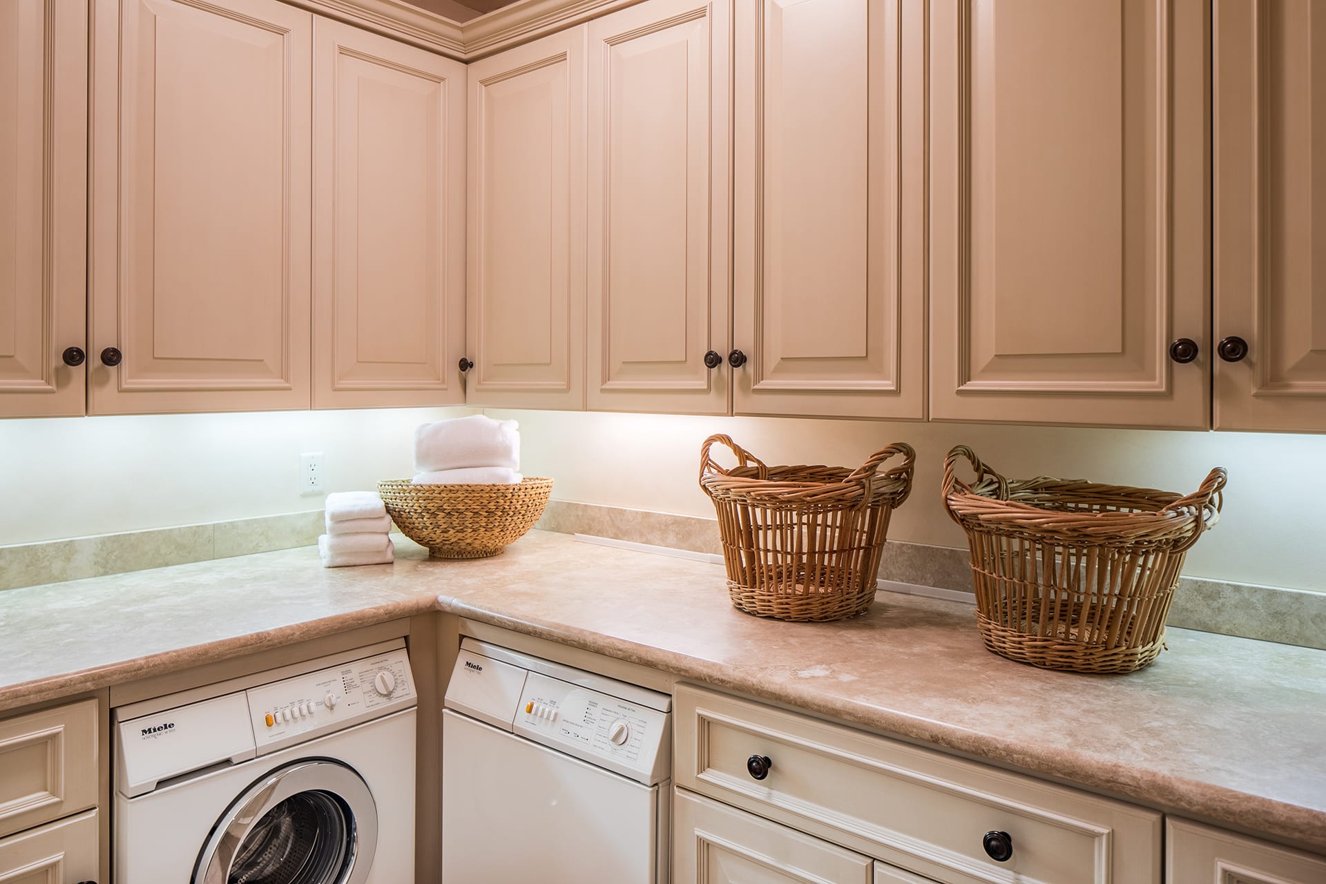 Downtown Carmel Luxury Condo - Dolores 3 SE of 7th # 1