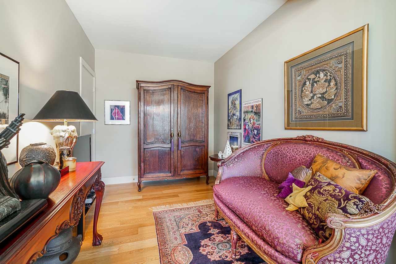 803-15152 Russell Ave