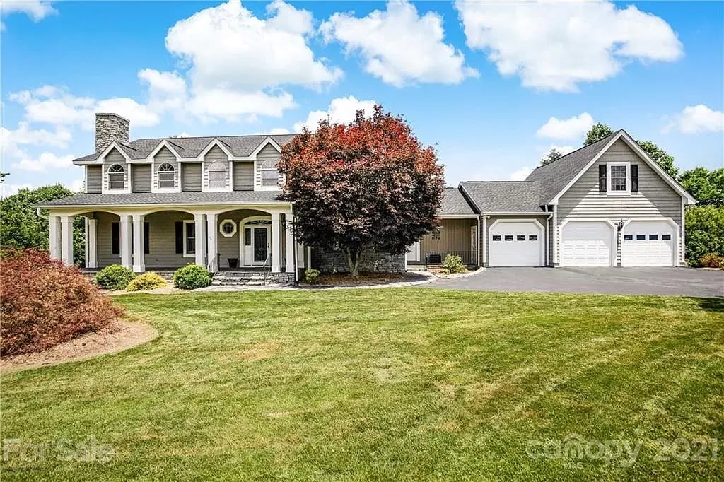 102 Brookhollow Dr