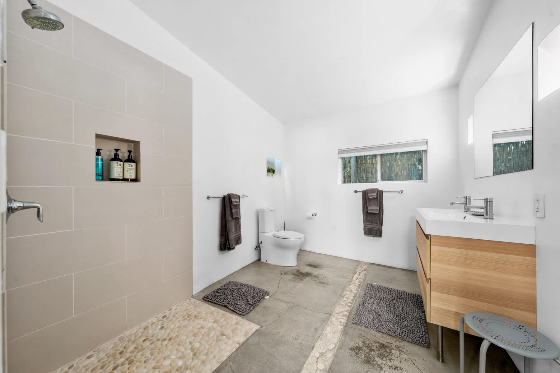 1518 Valley Dr, Topanga