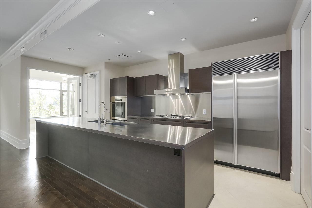 201-526 Waters Edge Cres