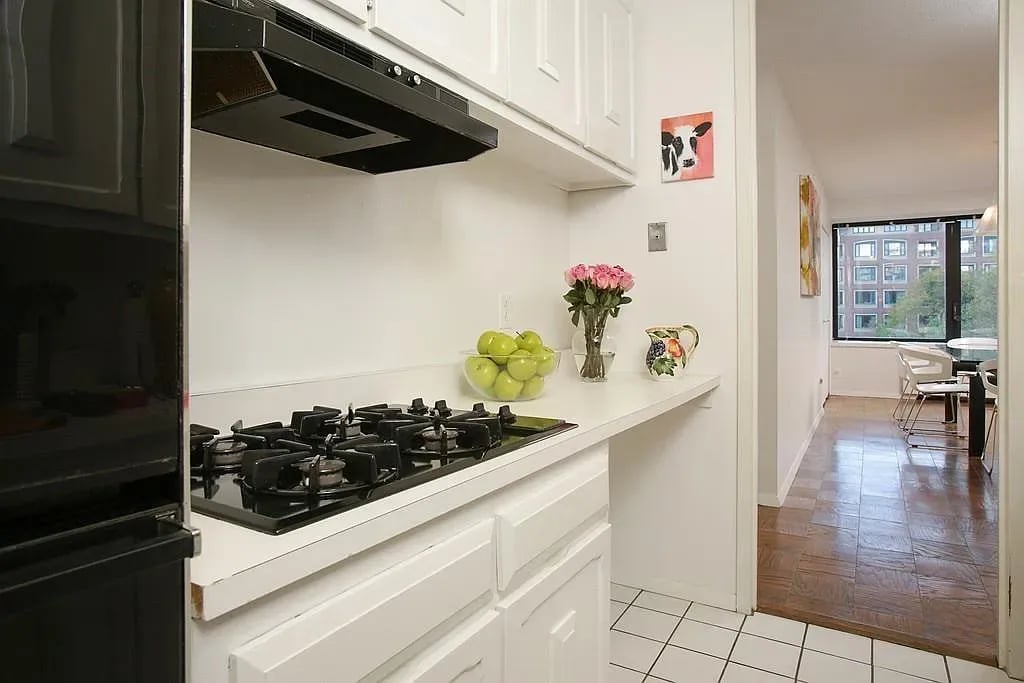 85 E India Row, Apt 4F