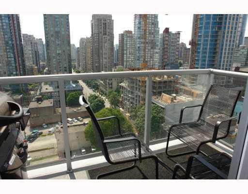1207-480 Robson St