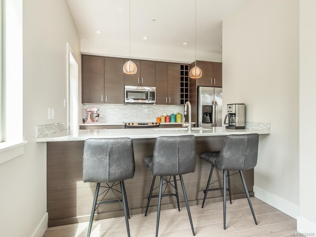 17-235 Island Hwy
