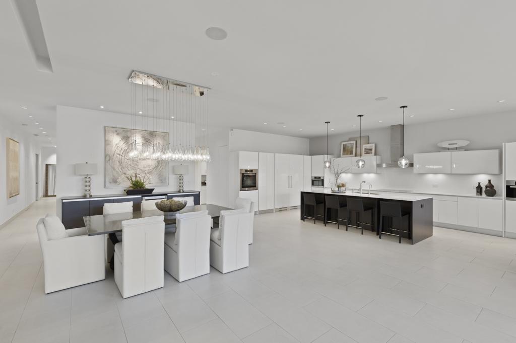 4 Bedroom with Rooftop Located in the Heart of River North