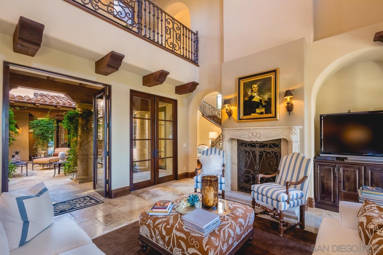5860 Meadows Del Mar