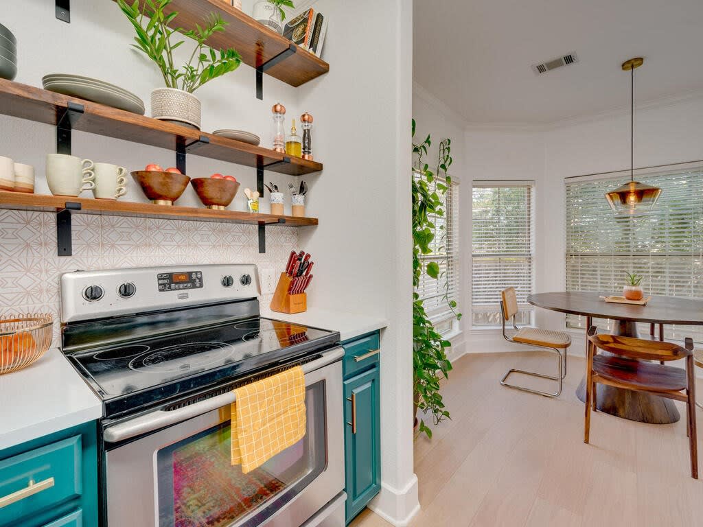 6810 Deatonhill Drive