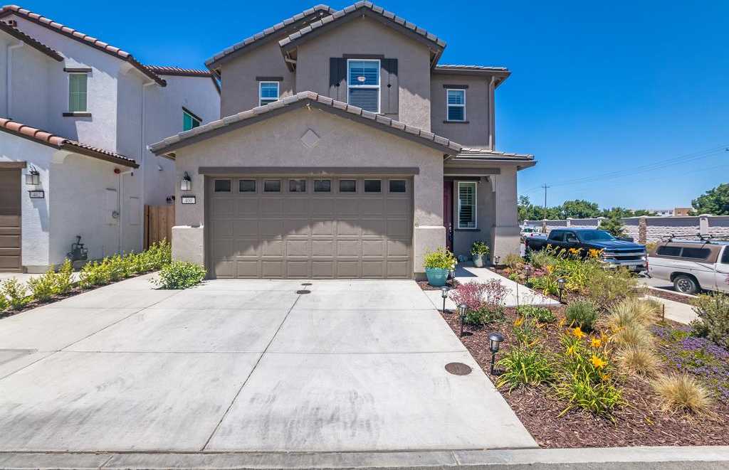 400 Stork LN