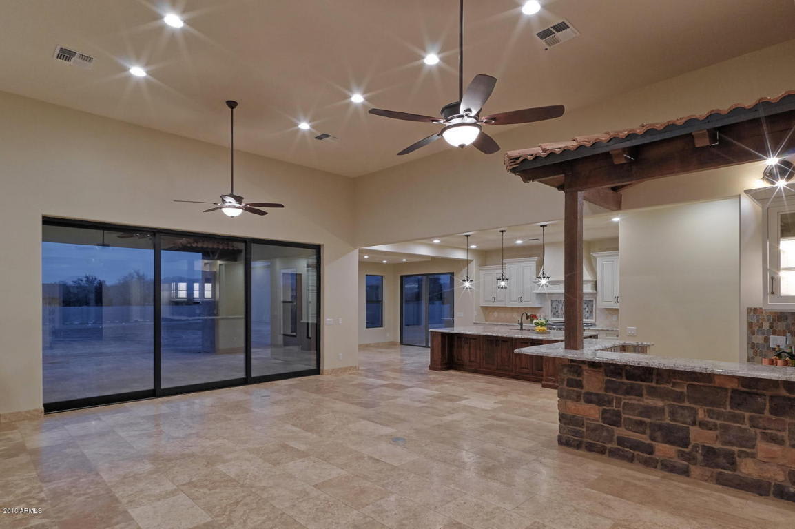 1220 W. Creek Canyon RD