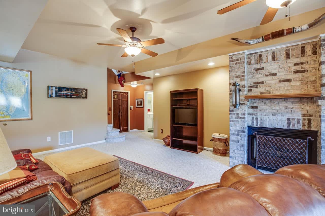 16085 Little Ferry Rd