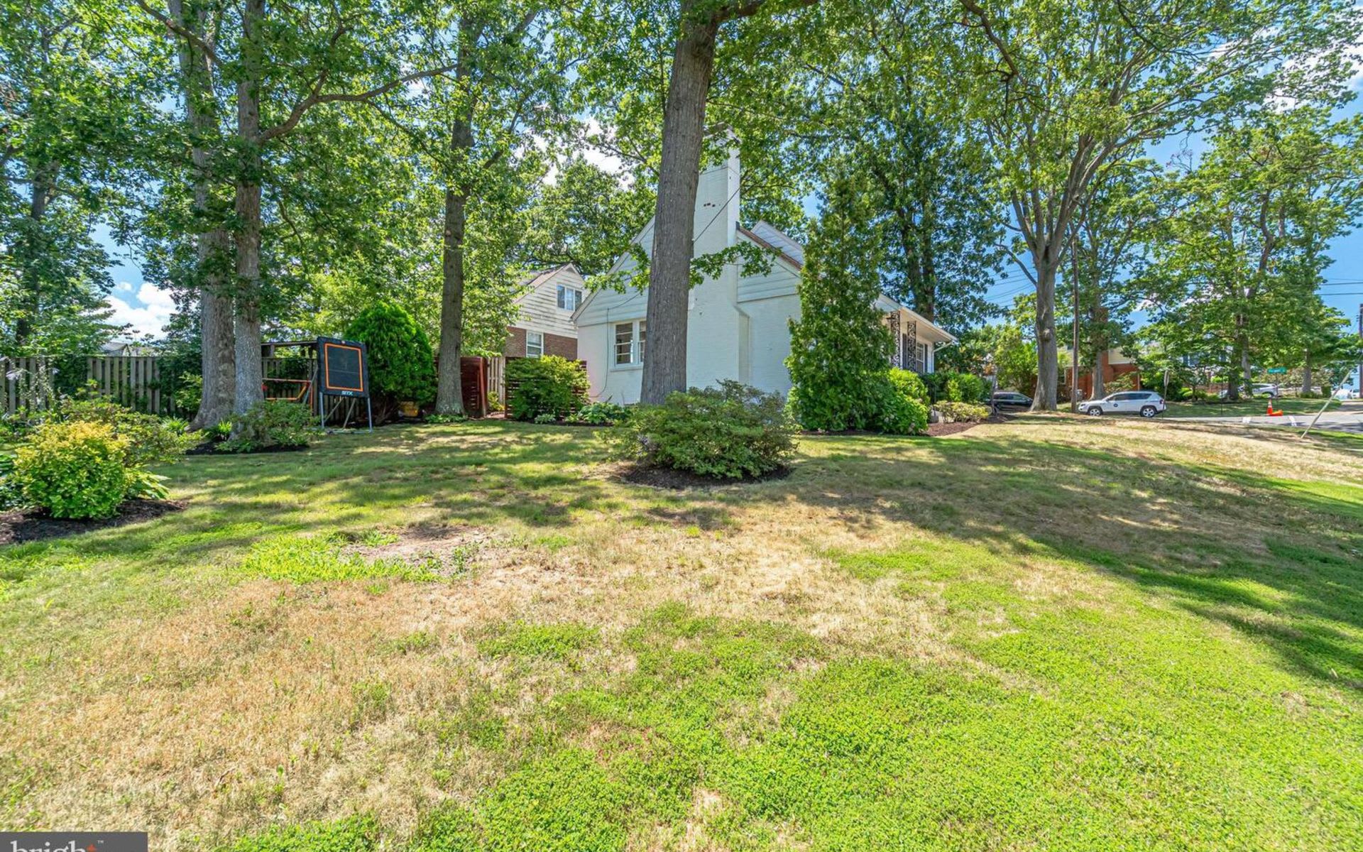 610 Crestwood Dr