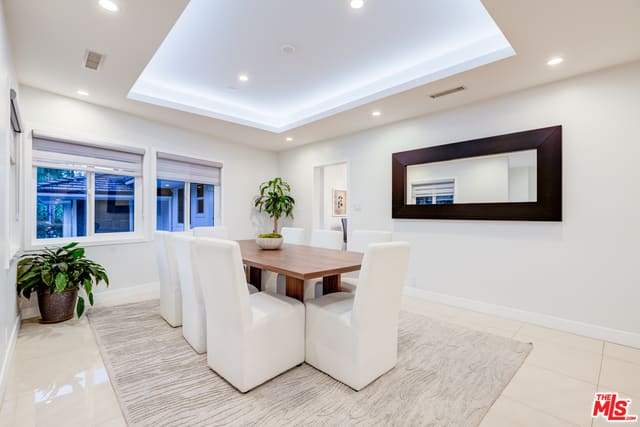 4450 Hayvenhurst Ave