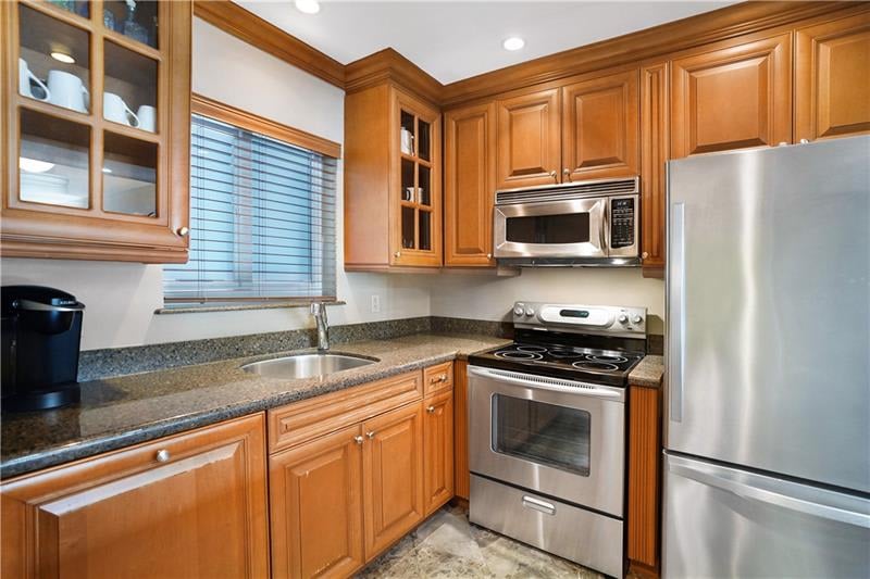 818 SE 4th St Unit #204