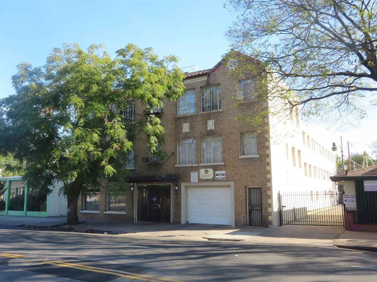 1440 N Hunter