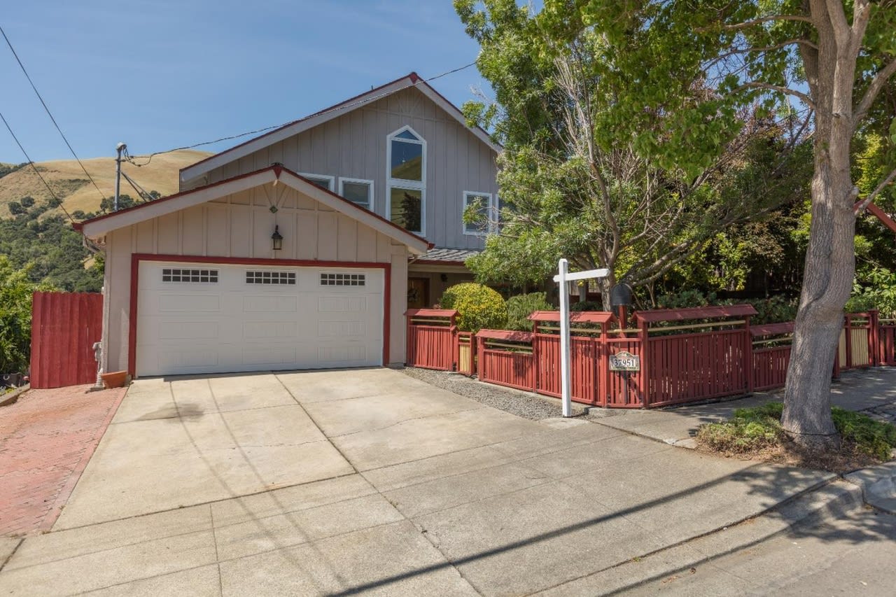 37951 Canyon Heights Dr