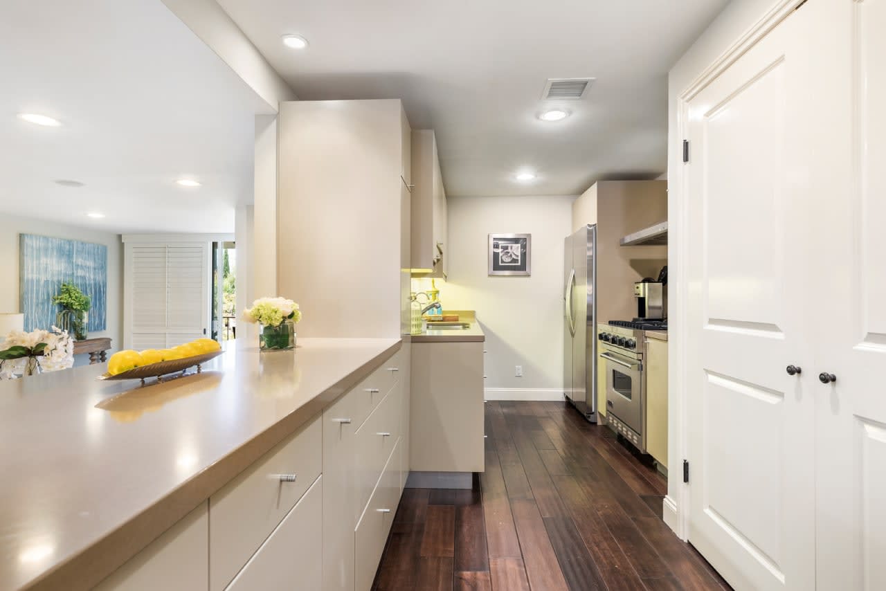 137 S Palm Drive #406
