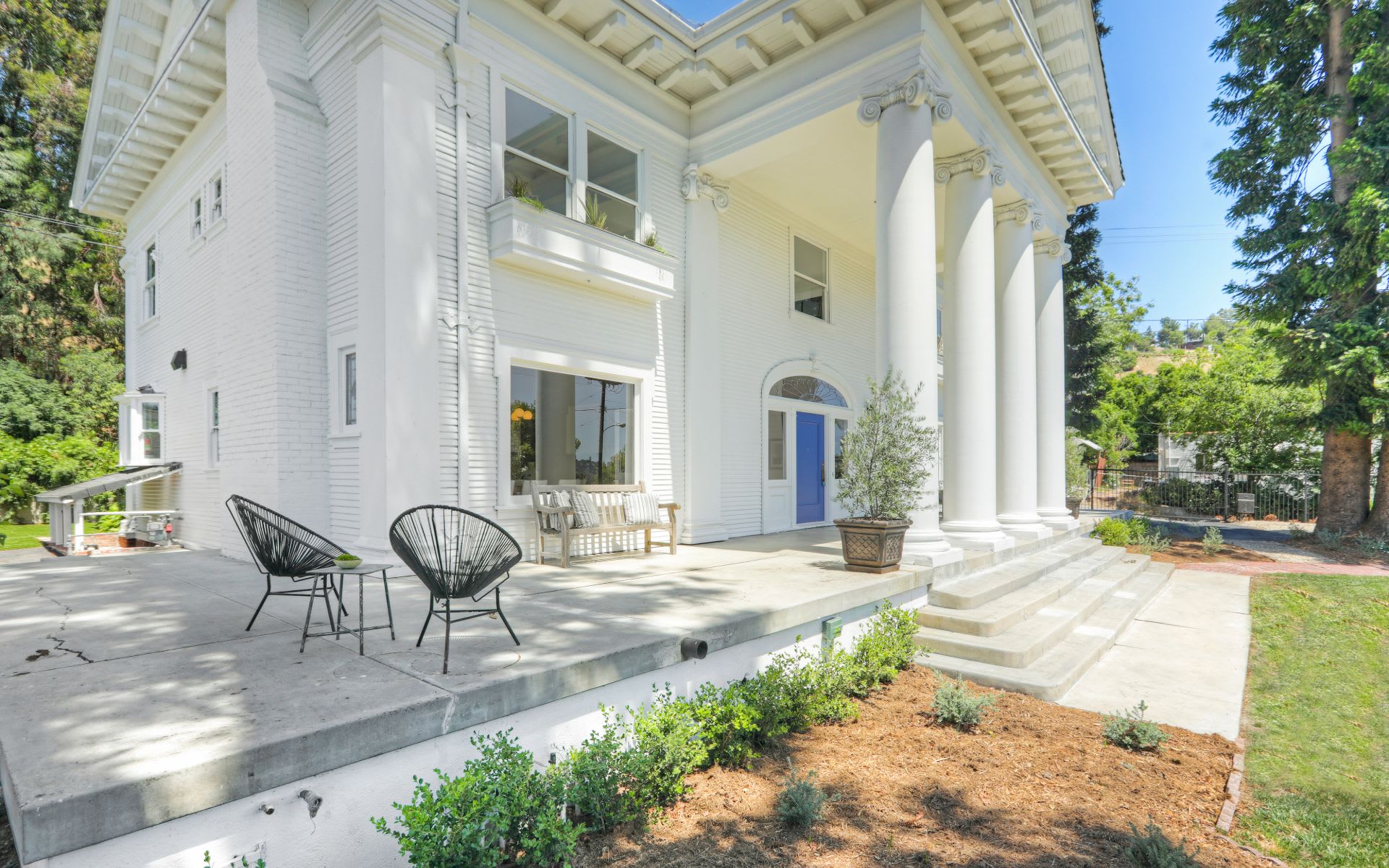  901 Isabel St