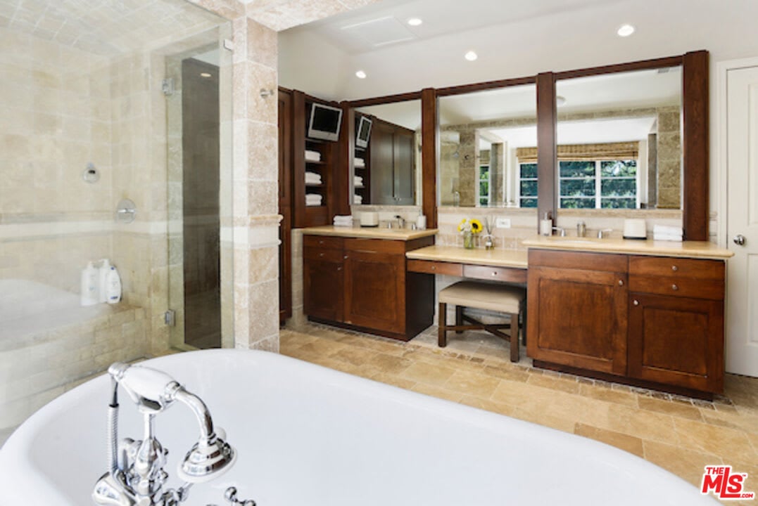 Ridge Oasis