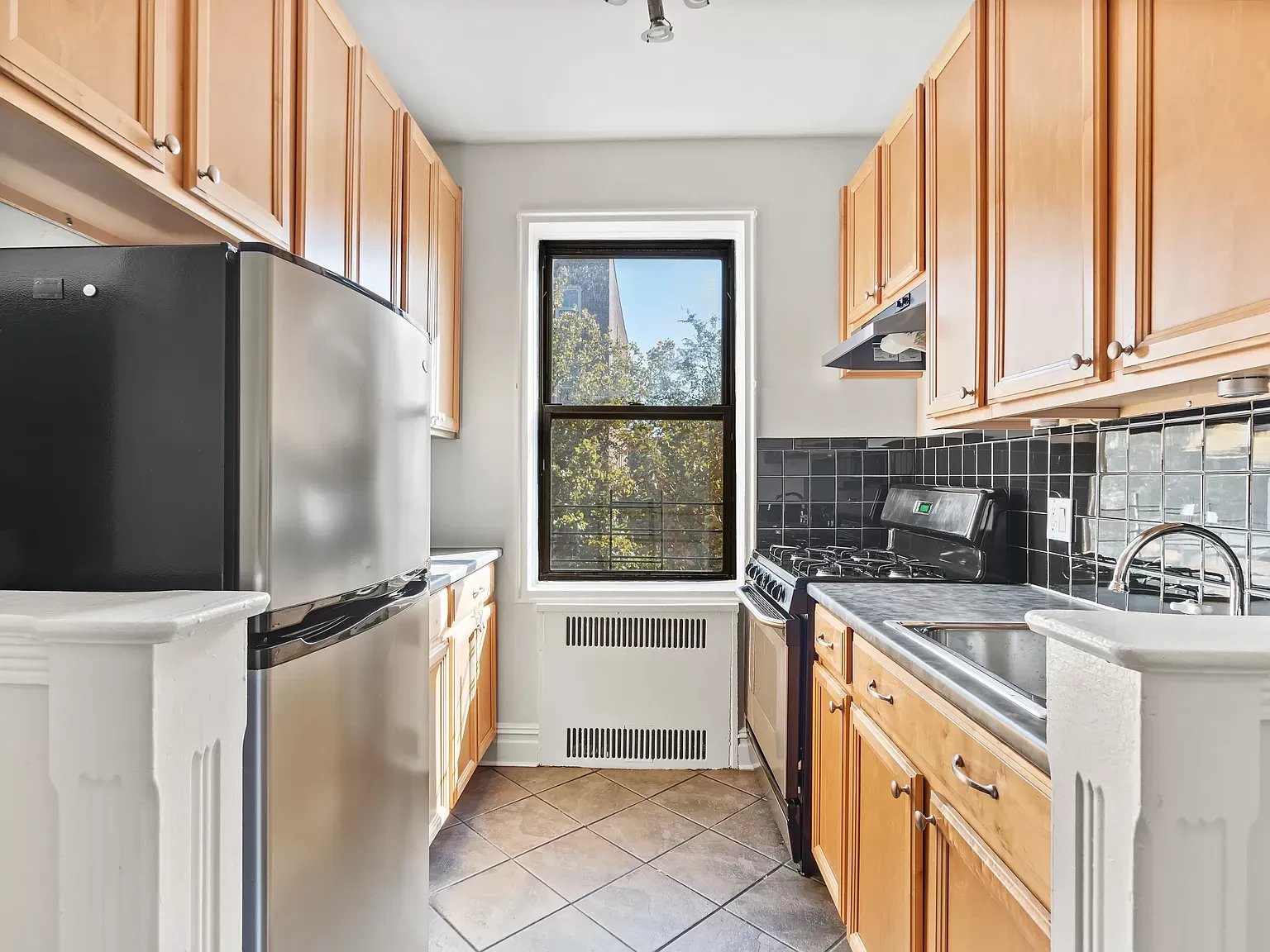 135 Hawthorne St, #4J