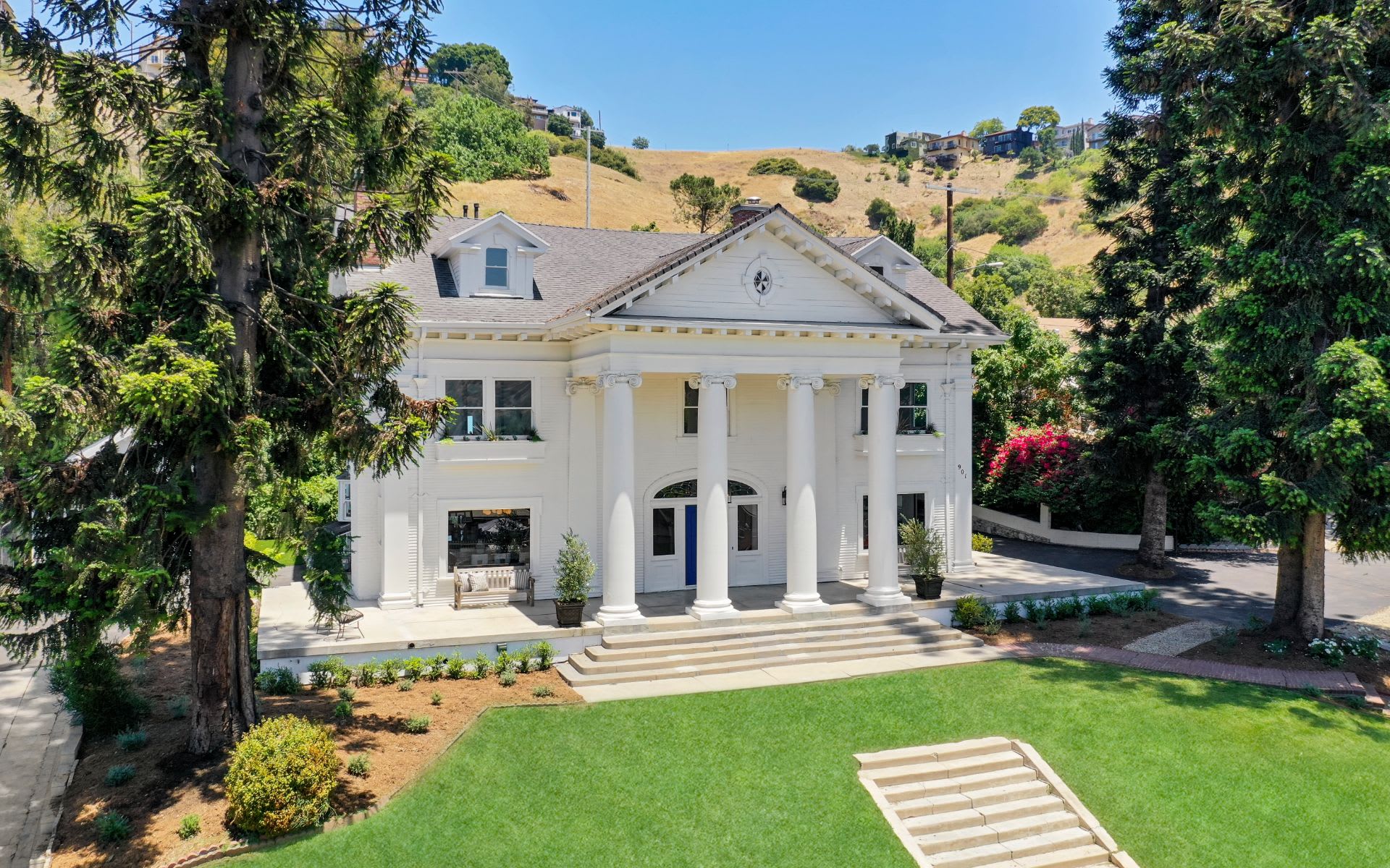  901 Isabel St
