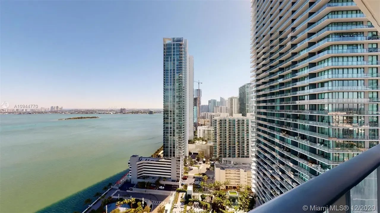 650 NE 32nd St #2706