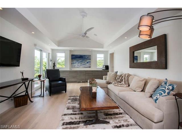 546 S Golf Dr