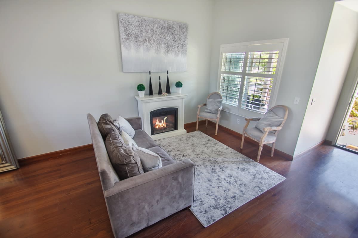 11930 Edgecliff Ave Sylmar, CA
