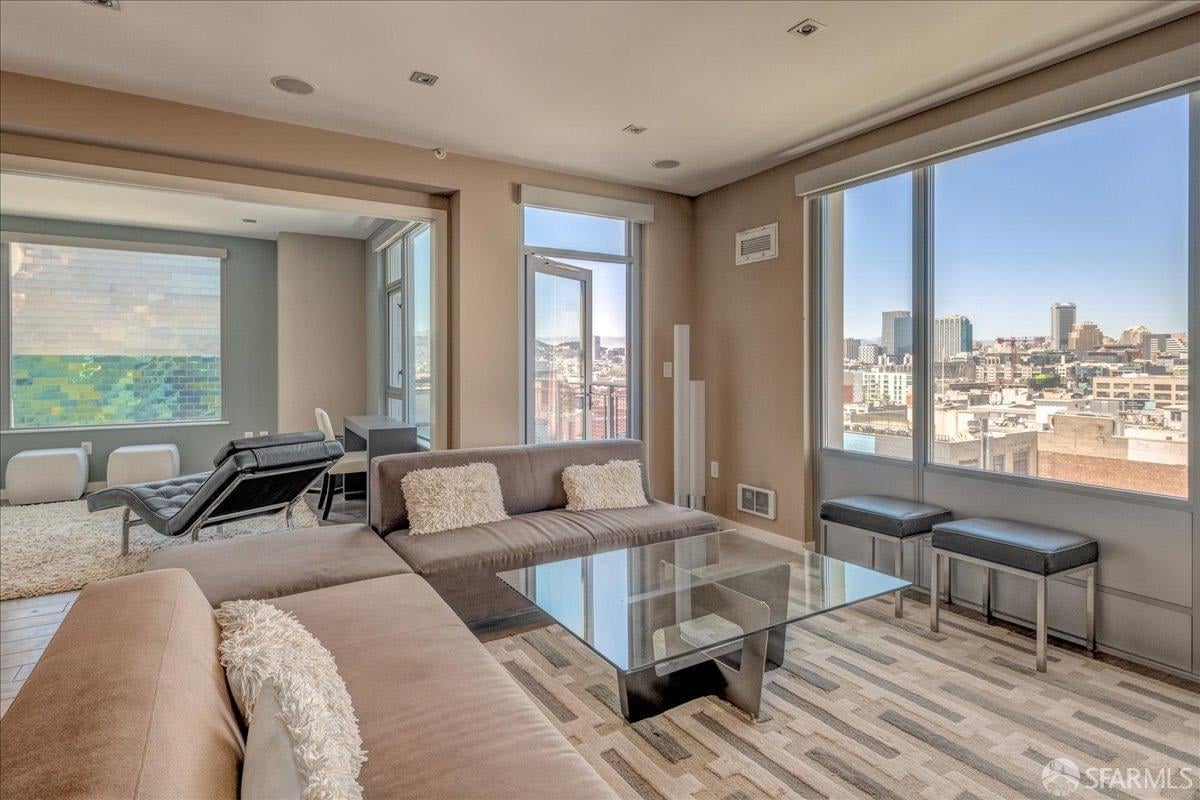 170 King St, Unit 1131, San Francisco * Represented Buyer * Sold for 3.0% Below Asking