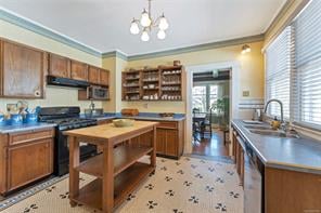 1636 Hollywood Cres