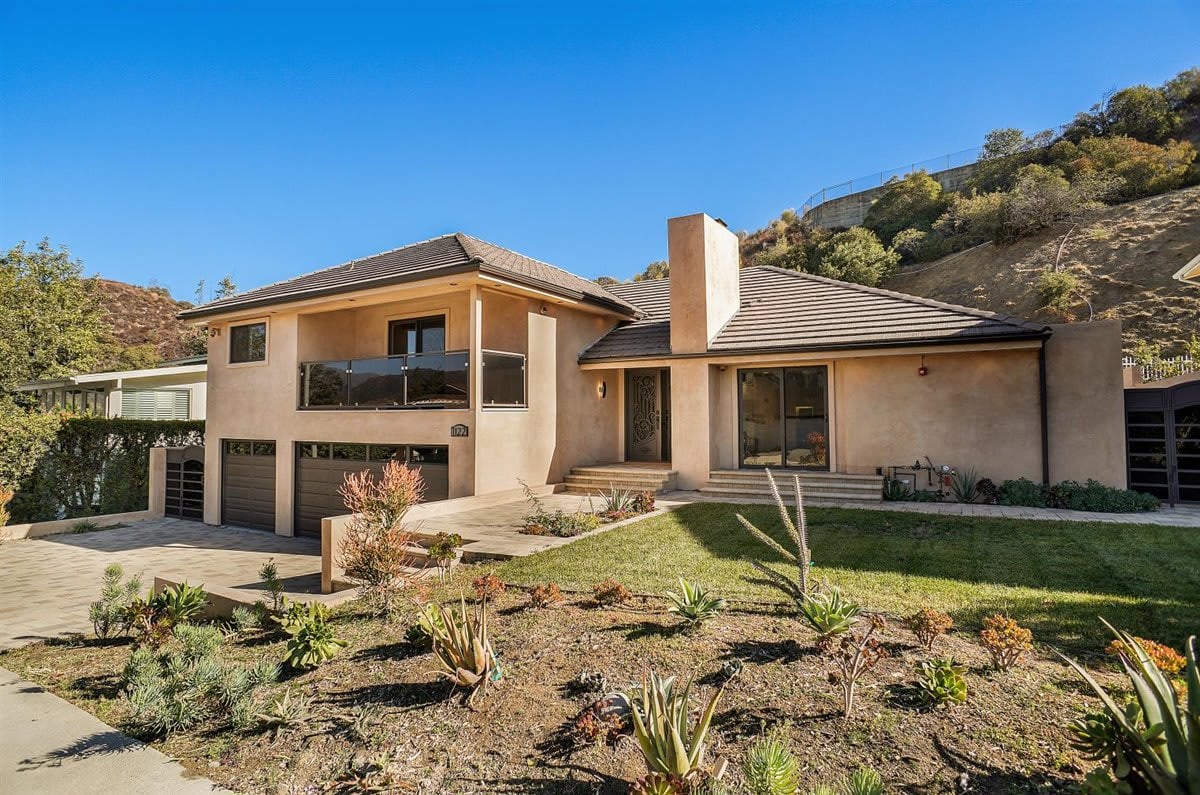 1122 Avonoak Terrace, Glendale