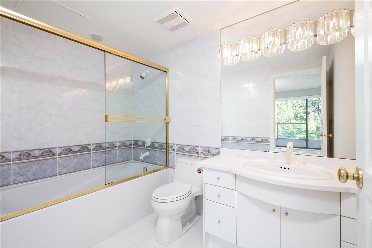 402-1233 Beach Ave