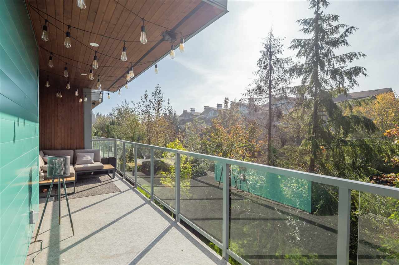3595 Salal Dr