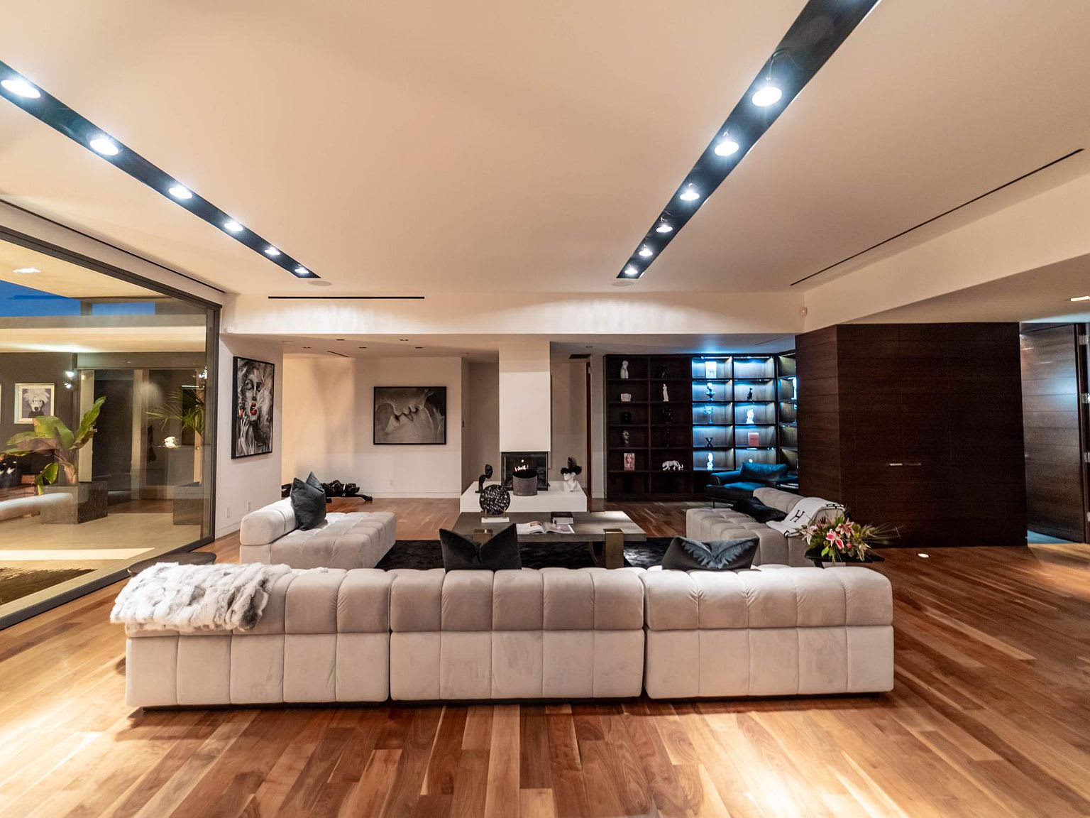 9010 Hopen Pl