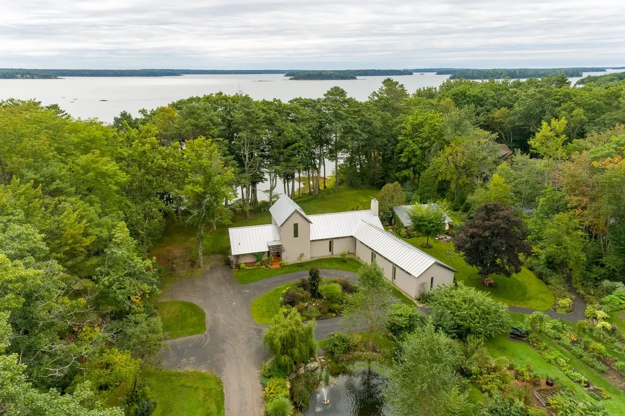 Maine Vacation Rental of the Week – Lower Flying Point Rd, Freeport, Maine