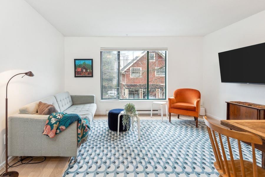 307-929 W 16th Ave