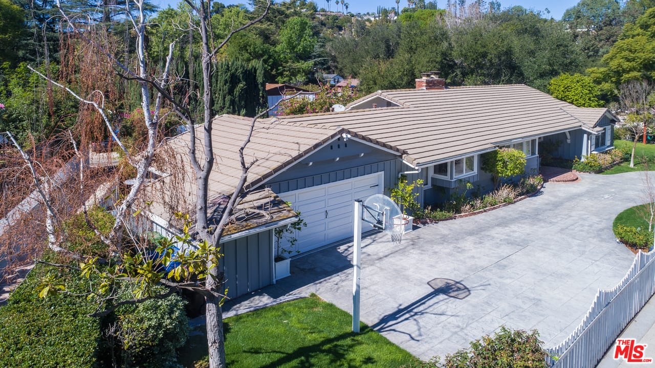 3969 Woodfield Drive