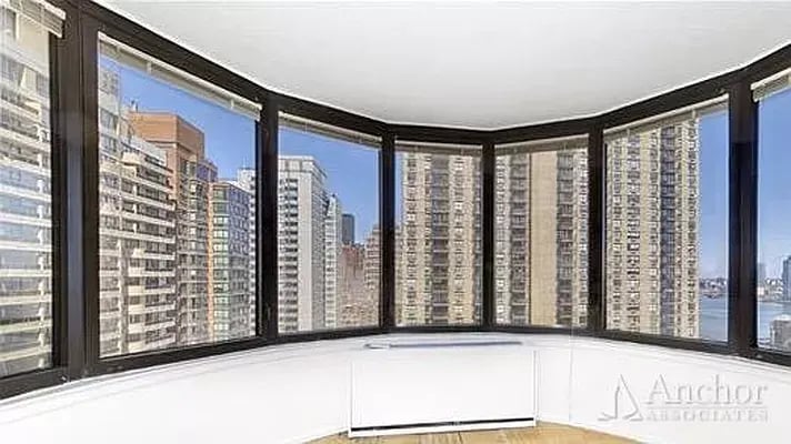330 E 38th Street Unit: 19F