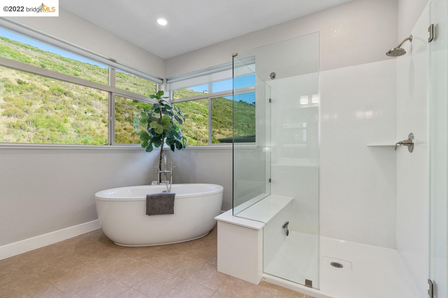 6719 Skyview Dr Oakland, CA, 94605